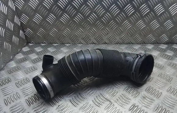 Seat Alhambra (Mk2) Turbo air intake inlet pipe/hose 5N0129656