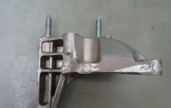 Suzuki SX4 S-Cross Gearbox mounting bracket