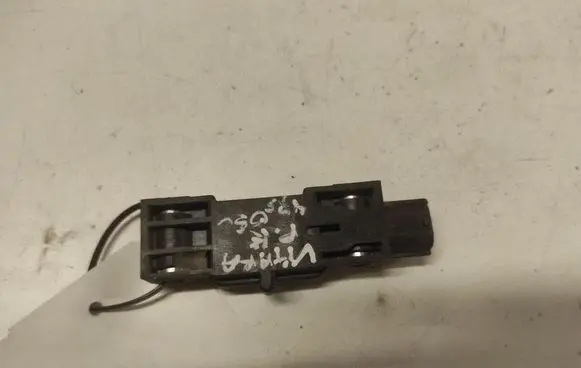Suzuki Grand Vitara II Airbag deployment crash/impact sensor 3893065J30