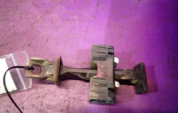 Skoda Fabia Mk2 (5J) Front door check strap stopper 