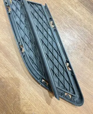 BMW 3 E90 E91 Front bumper lower grill 7138417