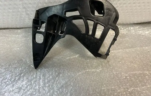 BMW 5 G30 G31 Front bumper mounting bracket 7385348