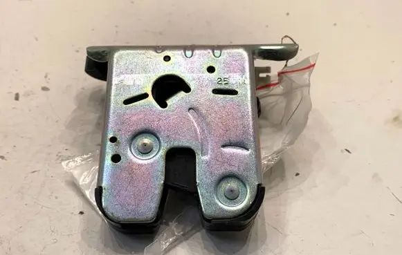 Volkswagen PASSAT B8 Tailgate exterior lock 3G0827503C