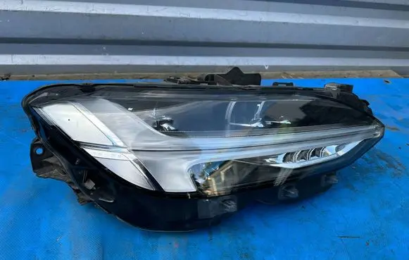 Volvo S90, V90 Headlight/headlamp 32338929