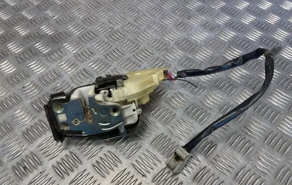 Honda CR-V Front door lock