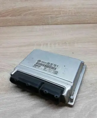 Volkswagen PASSAT B5 Engine control unit/module ECU 8d0907558b 0261204774