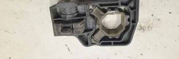 Radiator mount bracket