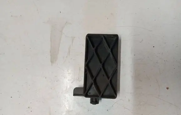 Radiator mount bracket