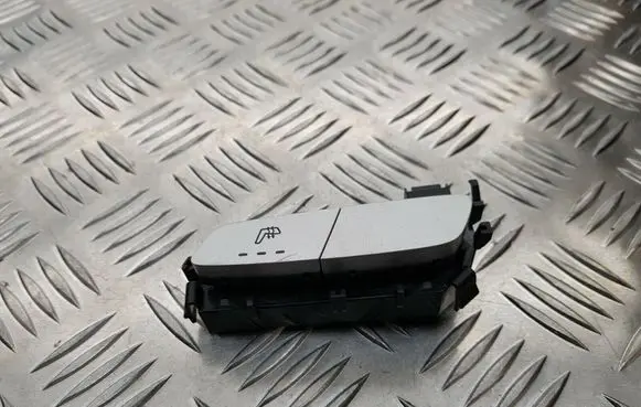 Mercedes-Benz C W205 Seat heating switch A2139057502