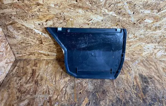 Mercedes-Benz E W124 (B) pillar trim (bottom) 1246921522 0737
