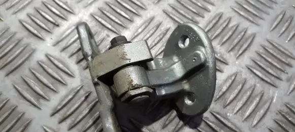 Volvo V50 Rear door lower hinge
