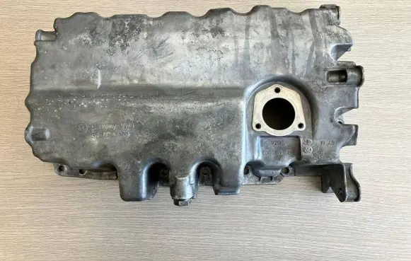 Volkswagen Tiguan Oil sump 03G103603