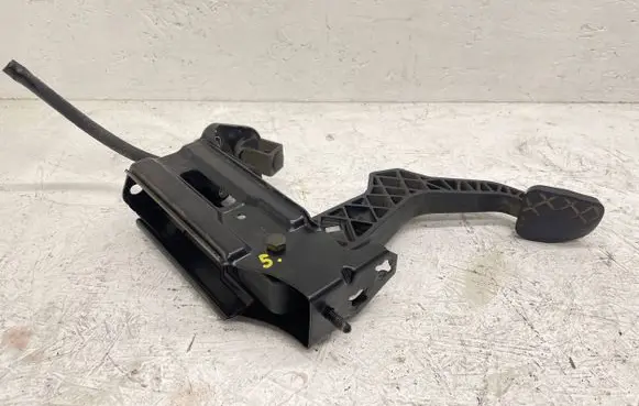 Audi A3 S3 8L Clutch pedal 1J1721373