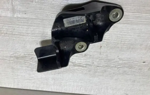 Ford Focus Engine mounting bracket jx6r-7474-fa