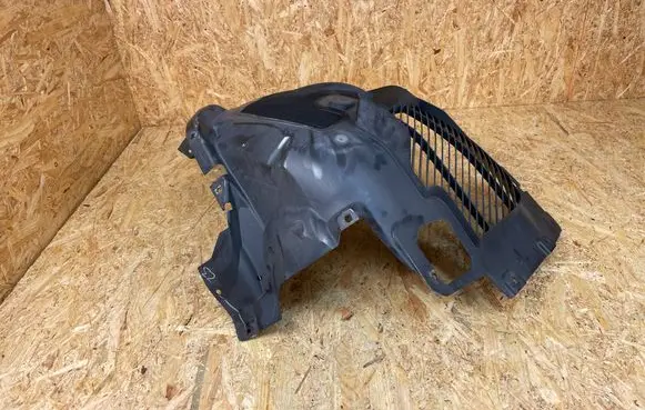 Front wheel arch liner splash guards