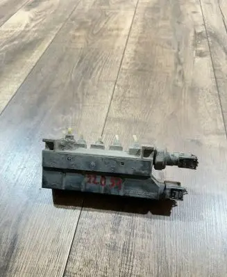 Mercedes-Benz S W220 Air suspension valve block A2203200258