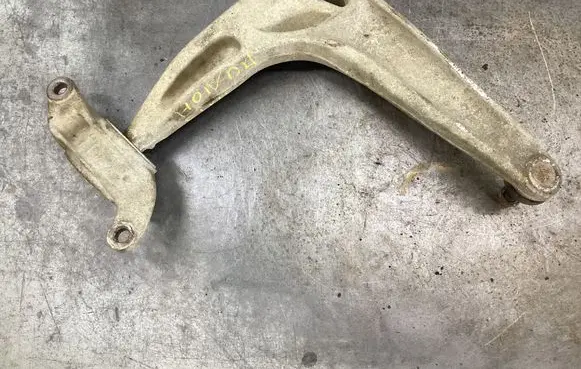 Front lower control arm/wishbone
