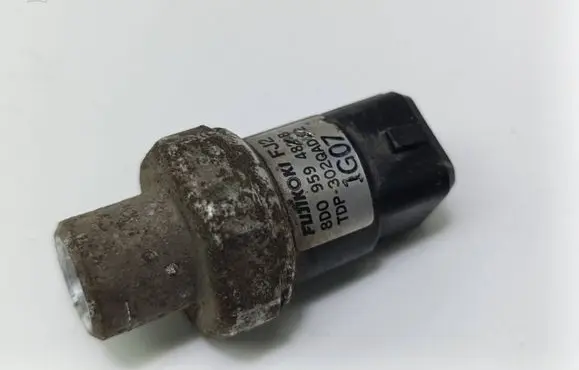Volkswagen PASSAT B5.5 Air conditioning (A/C) pressure sensor 8D0959482B