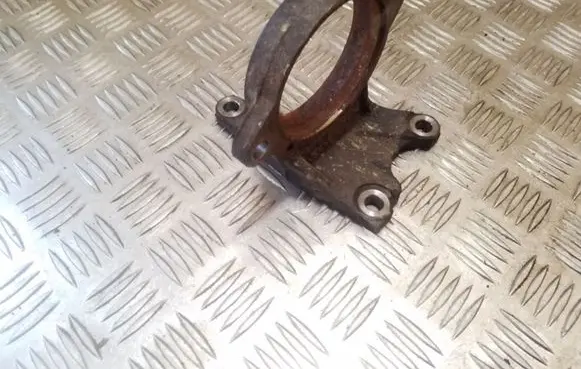 Toyota Avensis T270 Driveshaft support bearing bracket 