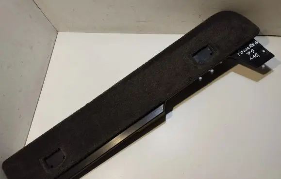 Volkswagen Touareg I Trunk/boot lower side trim panel 7L5863528G 7L6863528H