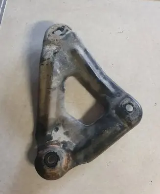 Chevrolet Captiva Muffler mount bracket/holder 