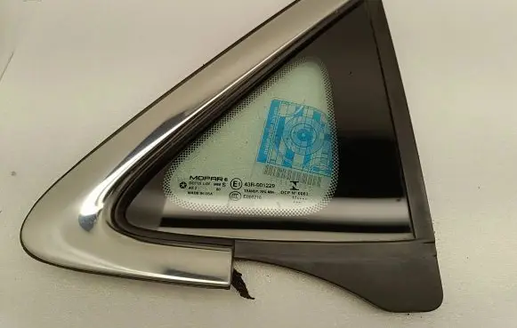Chrysler Pacifica Front triangle window/glass 68227745AE 1030171001