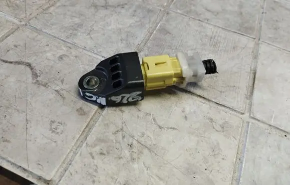 Subaru Outback Airbag deployment crash/impact sensor 98237AJ020