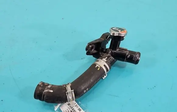 Engine coolant pipe/hose