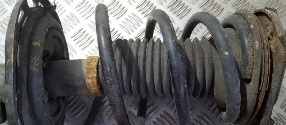 Toyota Avensis T270 Front coil spring
