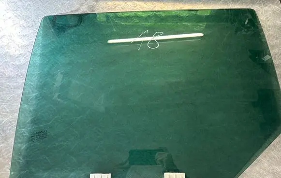 Renault Megane III Rear door window glass 43R004524