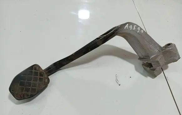 Volkswagen PASSAT B5.5 Clutch pedal 8D1721316H