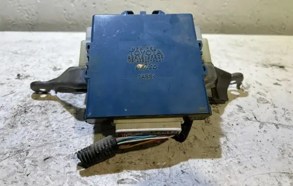 Toyota Corolla Verso AR10 Combustion control unit/module 896180F020 MB1238009021