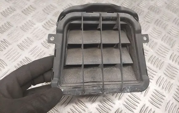 Audi A7 S7 4G Quarter panel pressure vent 4G8819301