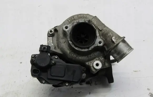 Toyota RAV 4 (XA40) Turbo 89674-20010