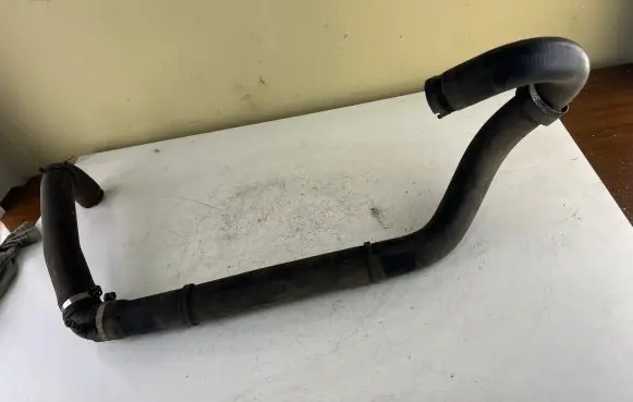Iveco Daily 4th gen Engine coolant pipe/hose