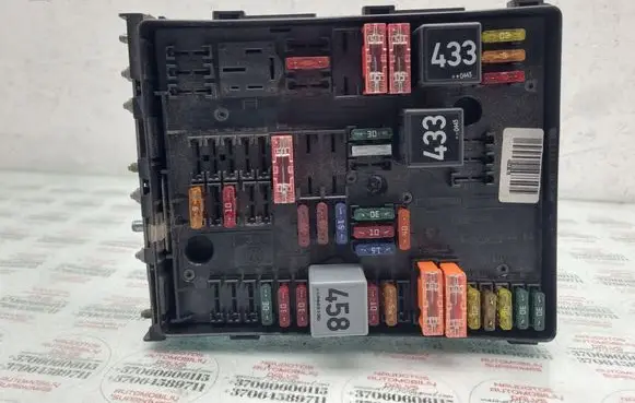 Audi A3 S3 8P Fuse module 1K0937124K