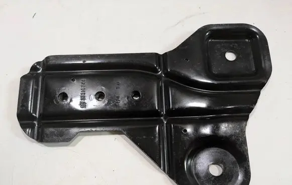 Opel Insignia A Battery tray 13310744 6470