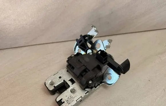 Volkswagen Jetta VI Tailgate/trunk/boot lock/catch/latch 5C6827505C