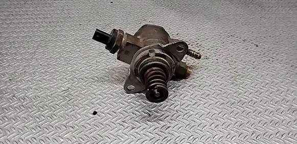 Volkswagen Jetta V Mechanical fuel pump 03C127026D