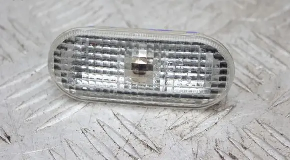 Volkswagen PASSAT B5 Front fender indicator light 1J5949117A