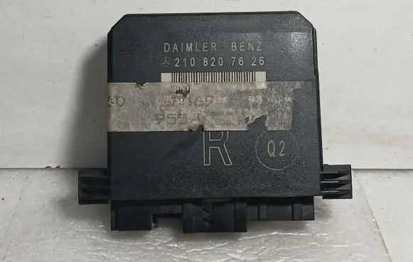 Mercedes-Benz E W210 Door control unit/module 2108207626