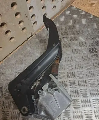 Mercedes-Benz SLK R170 Clutch pedal A2022901516 2022901516