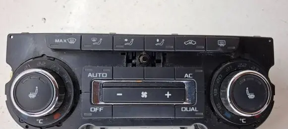 Skoda Octavia Mk2 (1Z) Climate control unit 3T0907044AC SW0203 5HB00974921