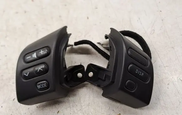 Steering wheel buttons/switches