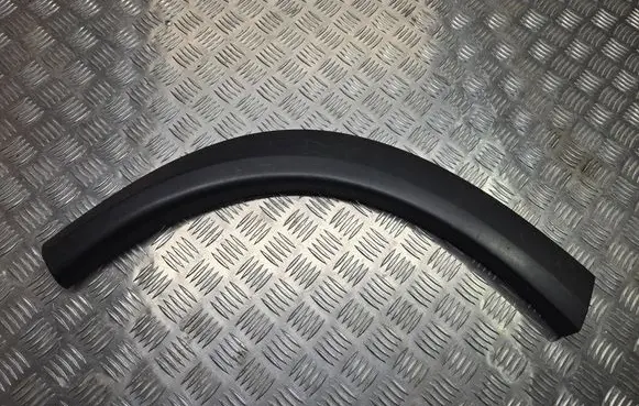 Rear fender molding trim
