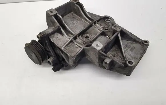 Volkswagen PASSAT B5.5 A/C compressor mount bracket 028260885A nr7833