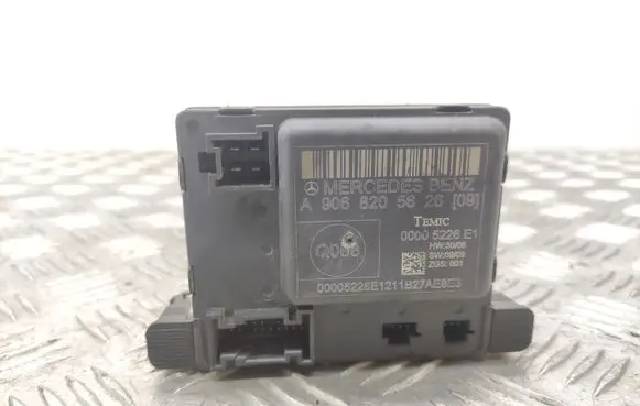 Mercedes-Benz Sprinter W906 Door control unit/module A9068205626
