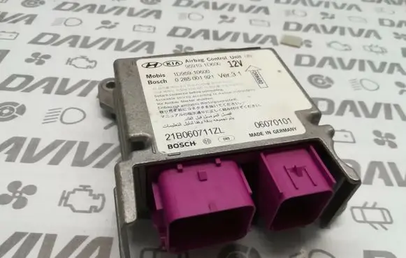 KIA Carens II Airbag control unit/module 959101D600 0285001921 1D959-10600