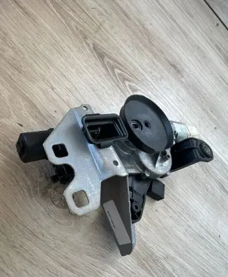 BMW 3 F30 F35 F31 Tailgate window lock/catch/latch 7308831