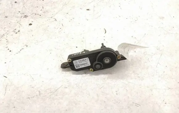 Mercedes-Benz R W251 Vent window/glass motor A2518201842 2518201842